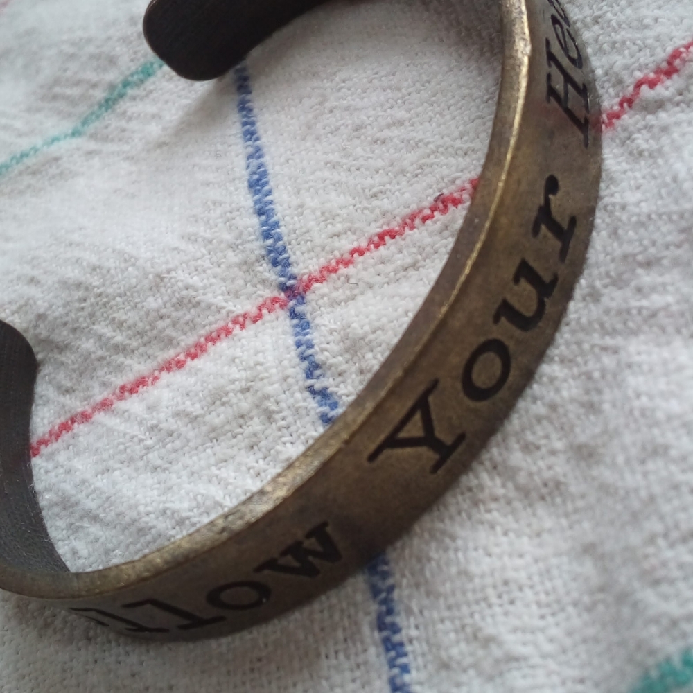 3 bracelets. - Picture 3 of 4
